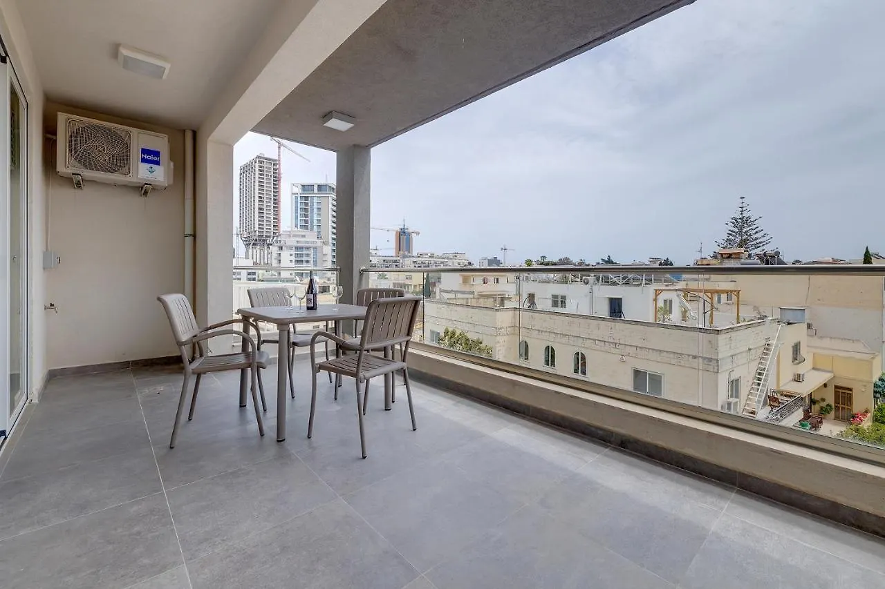 Splendid 2Br Apartment, Steps To St Georges Bay Saint Julian's 0*,  Μάλτα