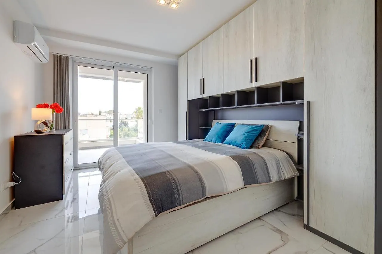 Splendid 2Br Apartment, Steps To St Georges Bay Saint Julian's