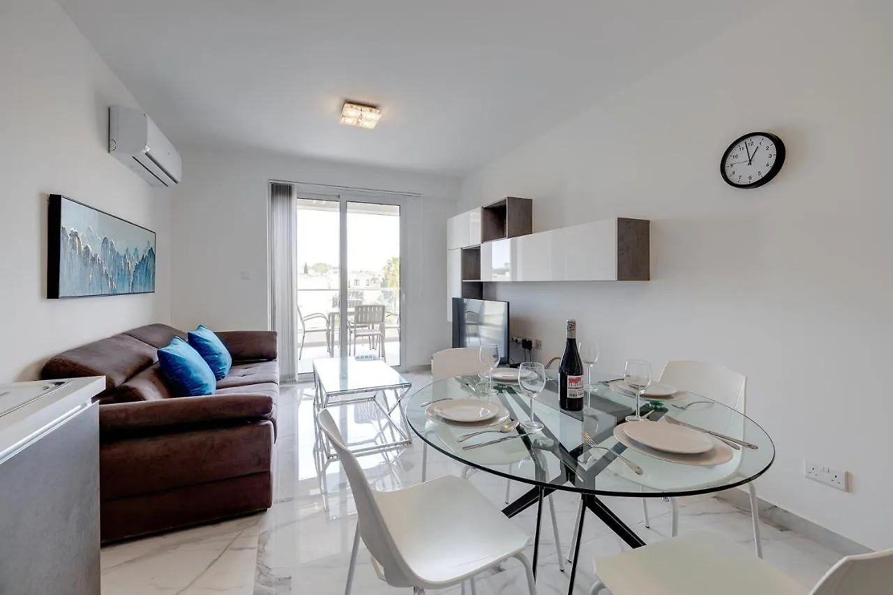 Splendid 2Br Apartment, Steps To St Georges Bay Saint Julian's