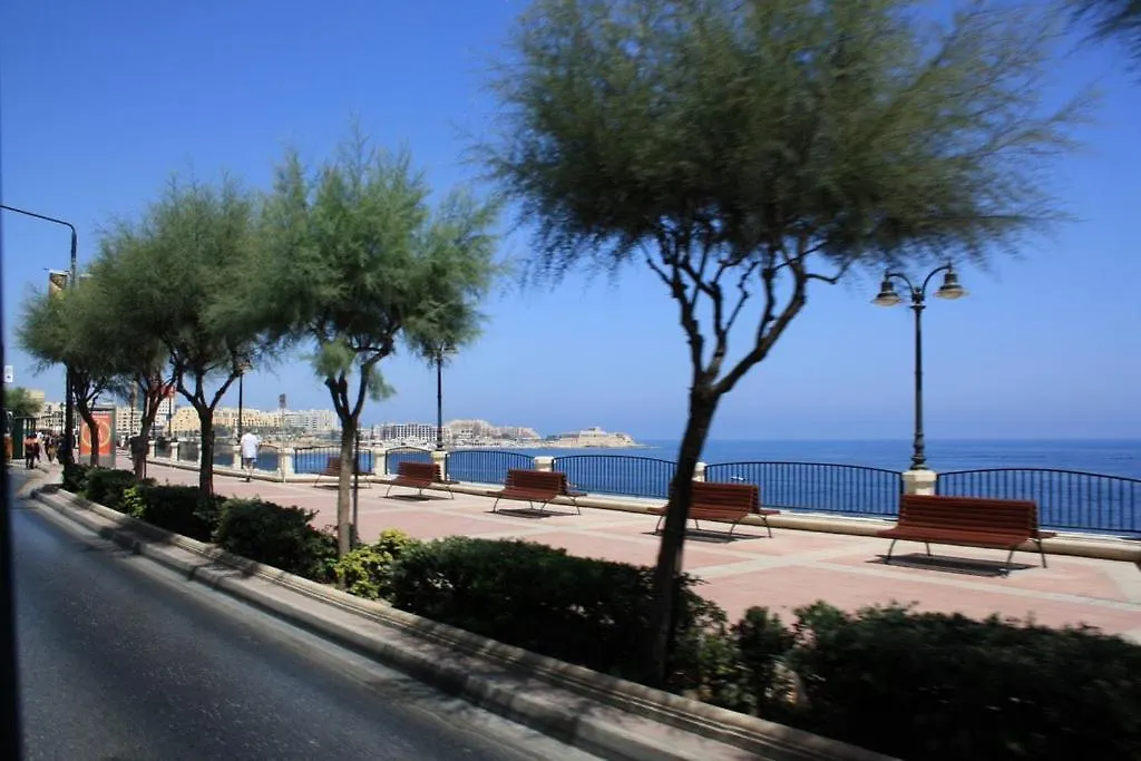 Splendid 2Br Apartment, Steps To St Georges Bay Saint Julian's