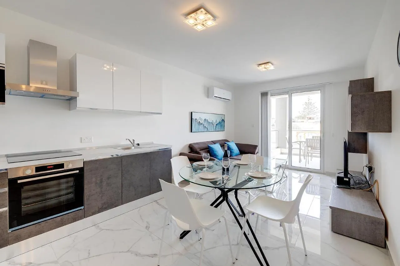 Splendid 2Br Apartment, Steps To St Georges Bay Saint Julian's