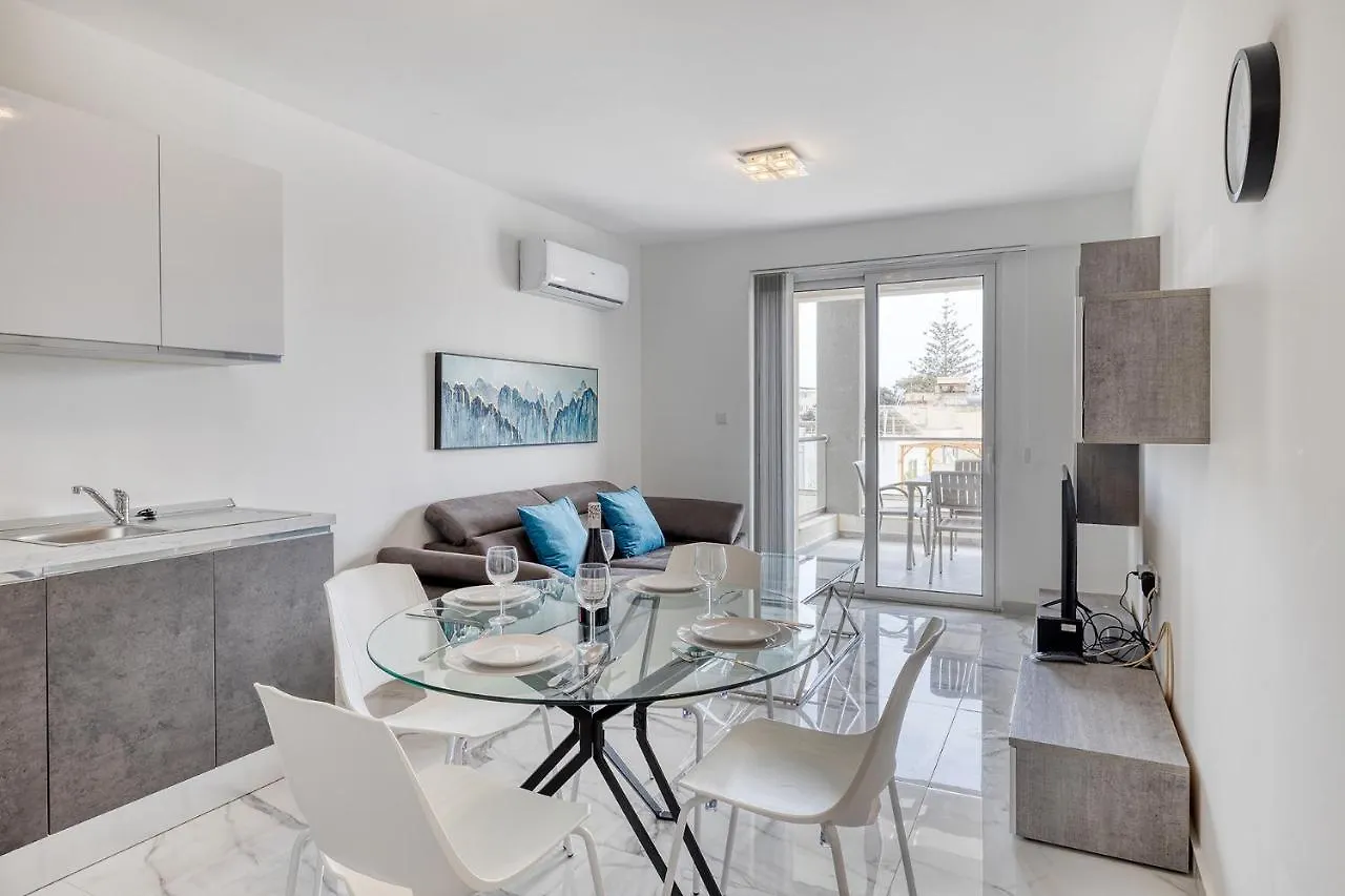 Splendid 2Br Apartment, Steps To St Georges Bay Saint Julian's Malta